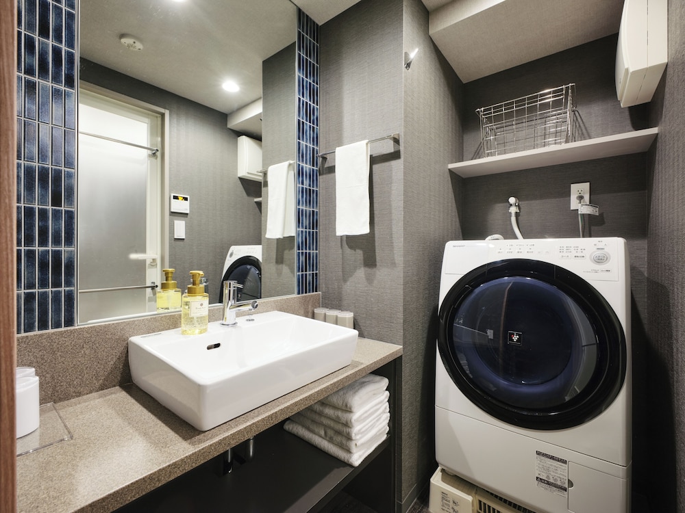 MONday Apart Premium GINZA SHINTOMICHO bathroom photo