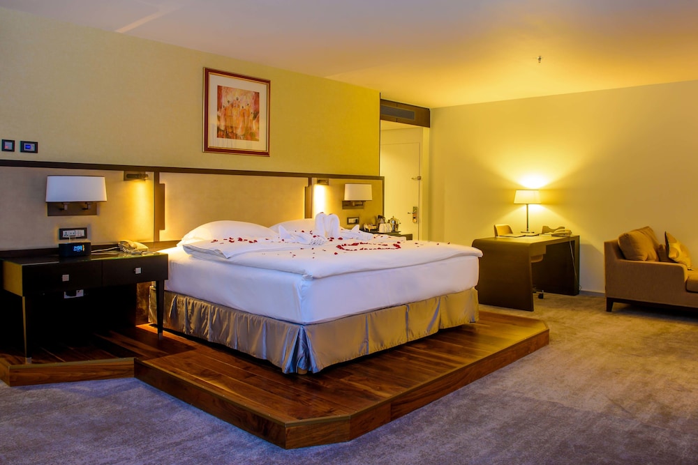 Executive Suite, 1 King Bed (Royal) - Photo 2