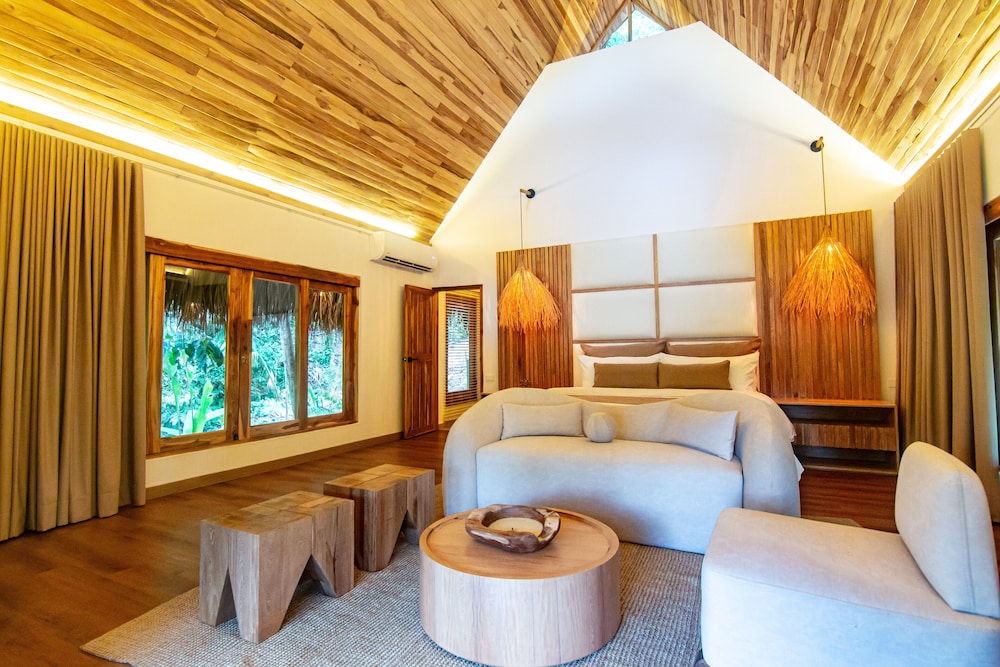 Superior Suite, 1 Queen Bed, Private Pool photo 2