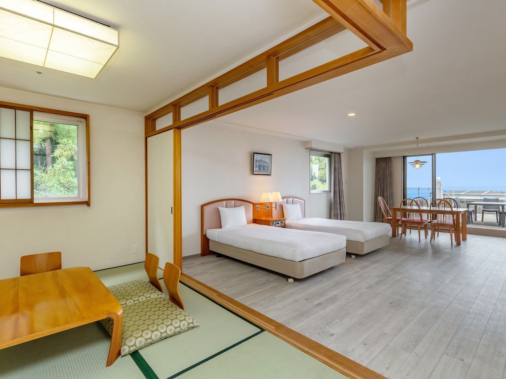 Ocean view Japanese-Western-Style Room with terrace (Non-smoking) photo 1