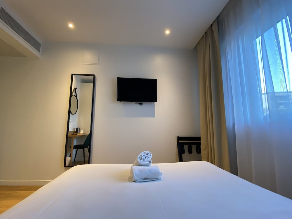 Double Room - Photo 11