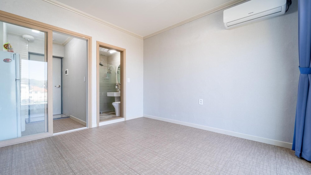 Basic Room, 1 Bedroom (303) photo 3