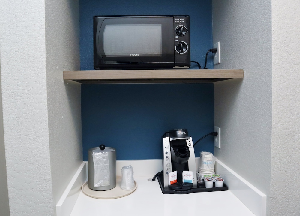 Suite, 1 King Bed (Wet Bar) - Photo 1