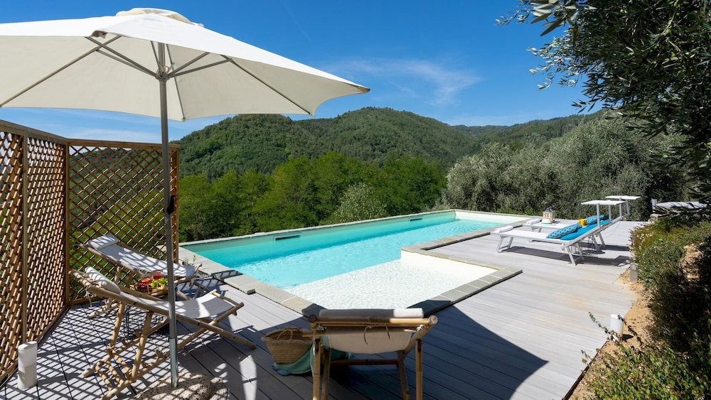 Villa photo 2