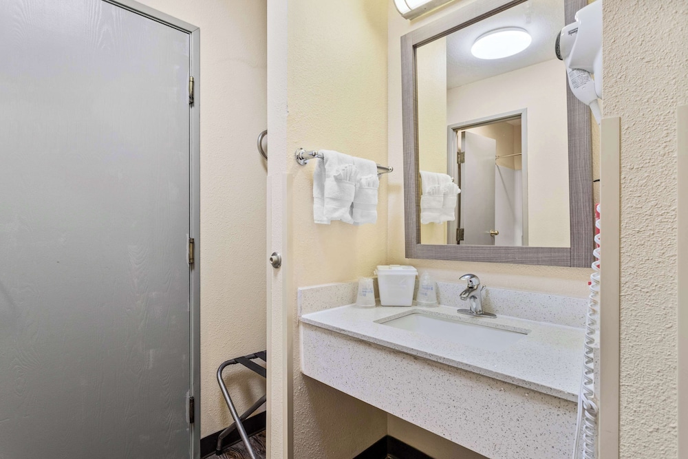 Room, Multiple Beds - Photo 4