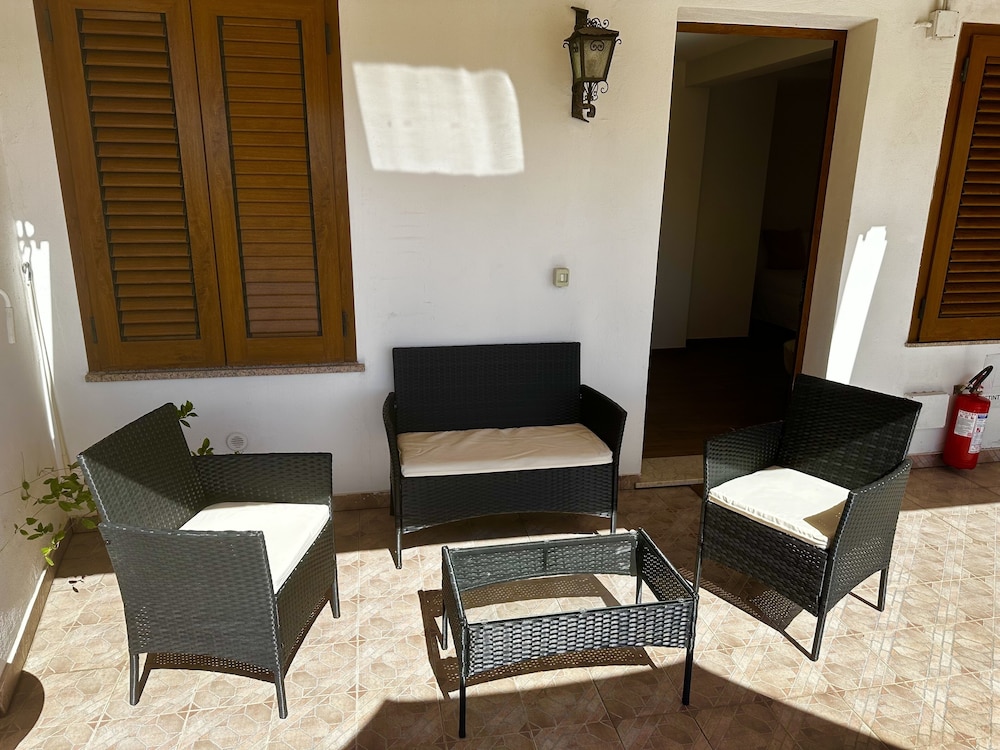 Suite, 1 King Bed with Sofa bed, Accessible, Sea View - Photo 2