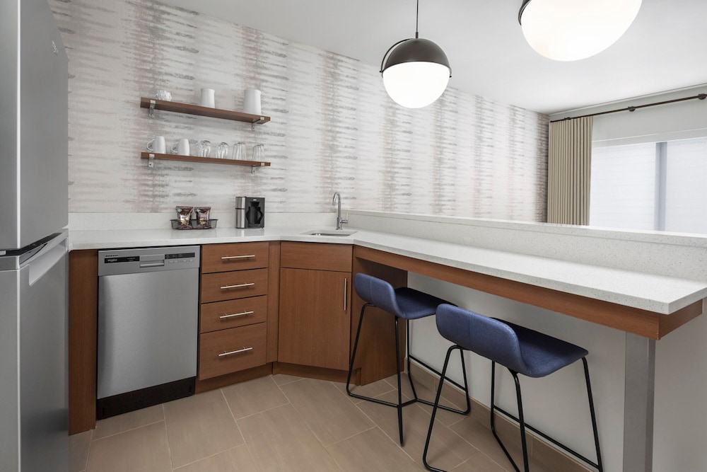 Suite, 1 Bedroom - Photo 4