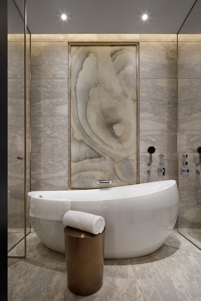 Premium Room, 1 King Bed, Club Lounge Access (Luxury) photo 2