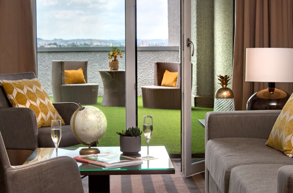 Suite, 1 King Bed, Terrace - Photo 6