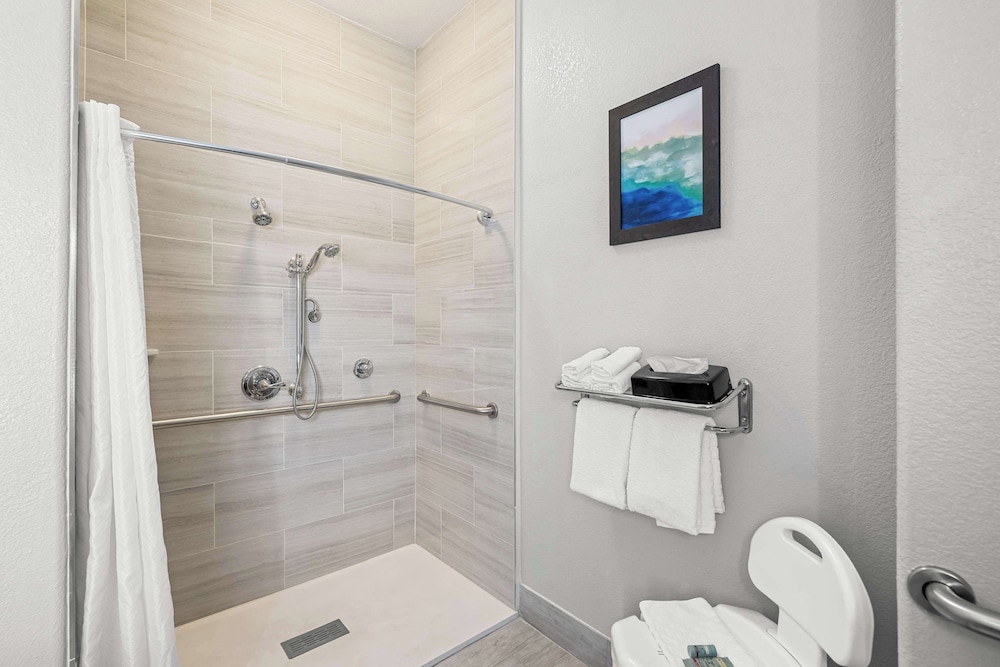 Standard Room, 2 Queen Beds, Accessible, Refrigerator & Microwave photo 2