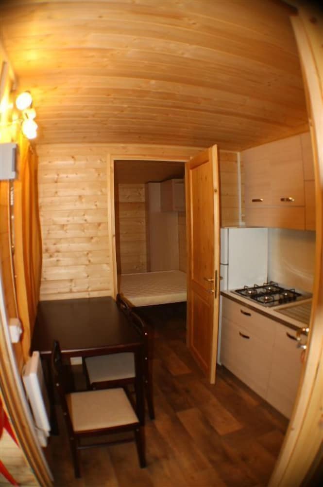 Mobile Home photo 2