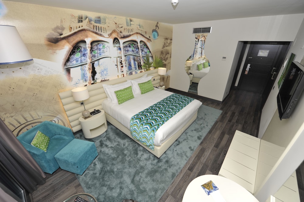 Suite, 1 Double Bed, Terrace, Pool View photo 3