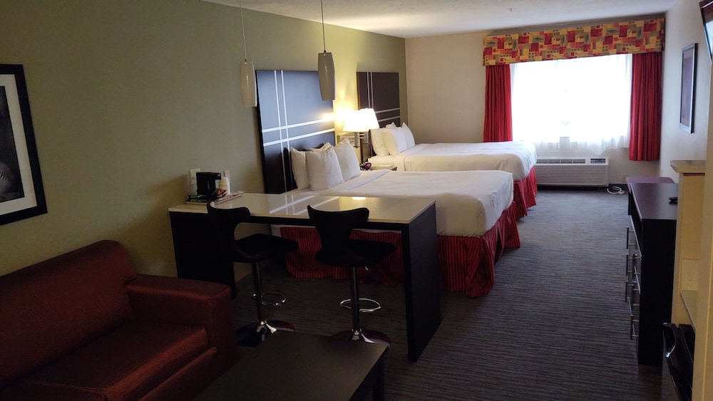Junior Suite, 2 Queen Beds, Non Smoking, Refrigerator & Microwave photo 3