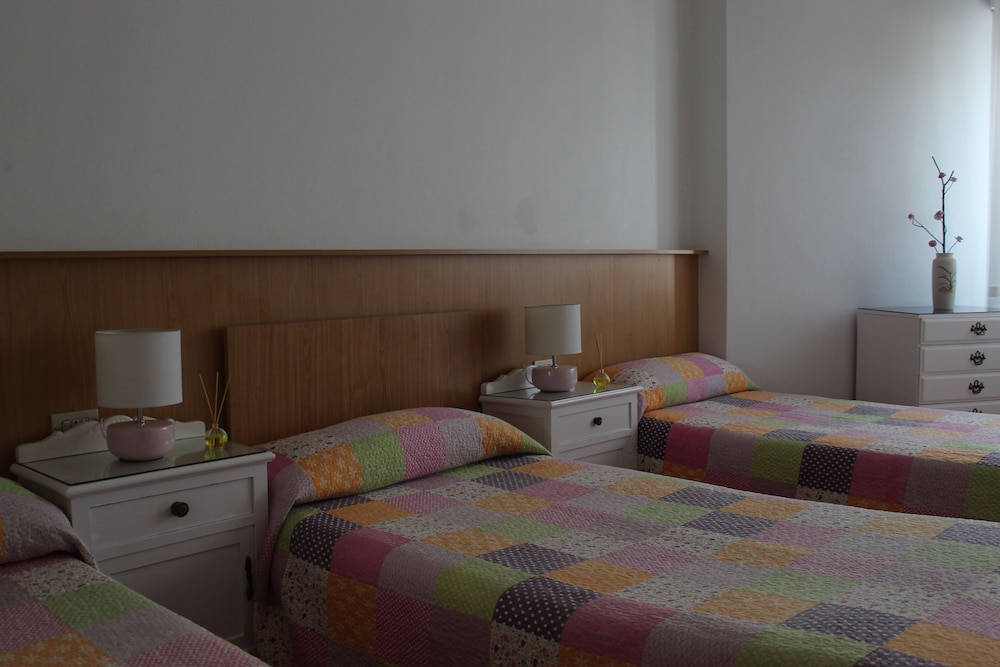 Shared Dormitory, Mixed Dorm, Shared Bathroom (1 bed in a 3-Bed Dormitory Room) photo 3