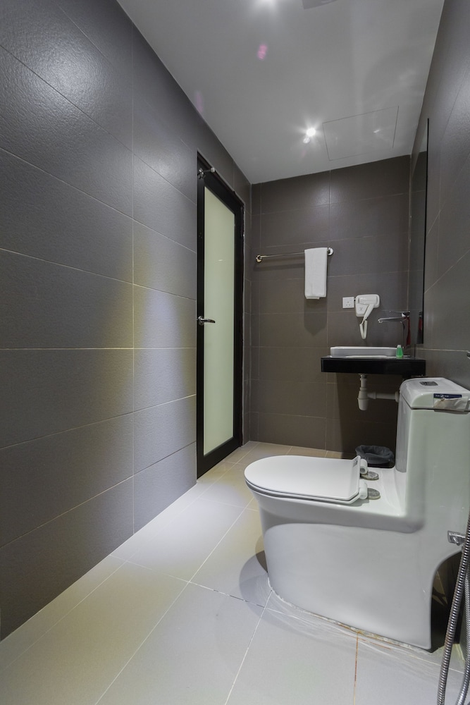 Business Twin Room - Photo 2