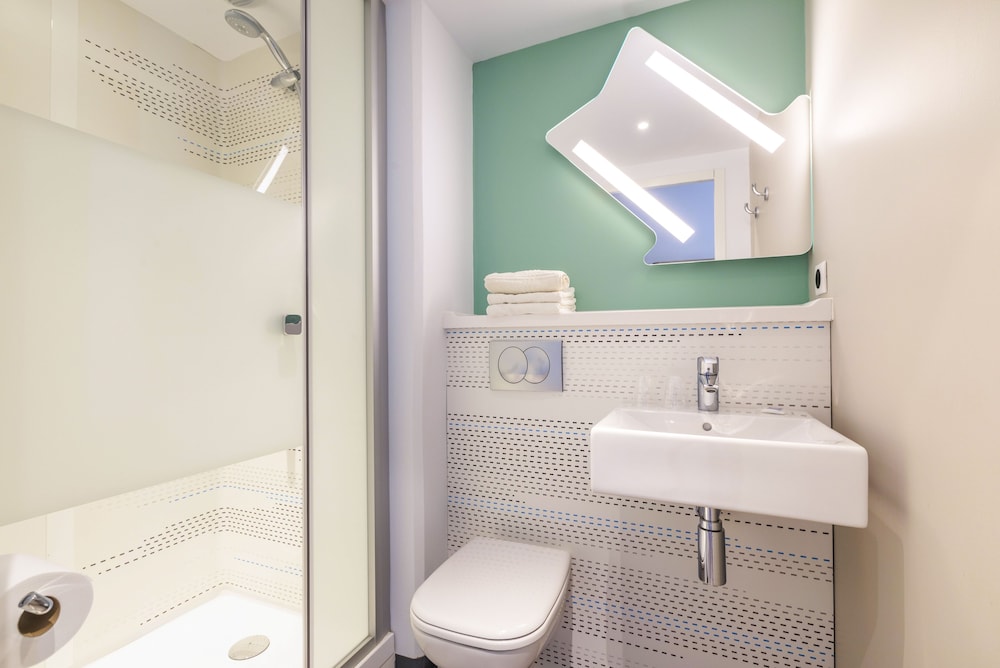 Standard Room, Multiple Beds - Photo 2