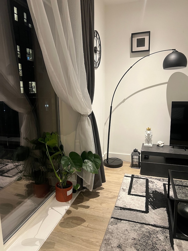 Modern 1-bed Apt in Harrow Near Heathrow Airport & Wembley, Bilde 8