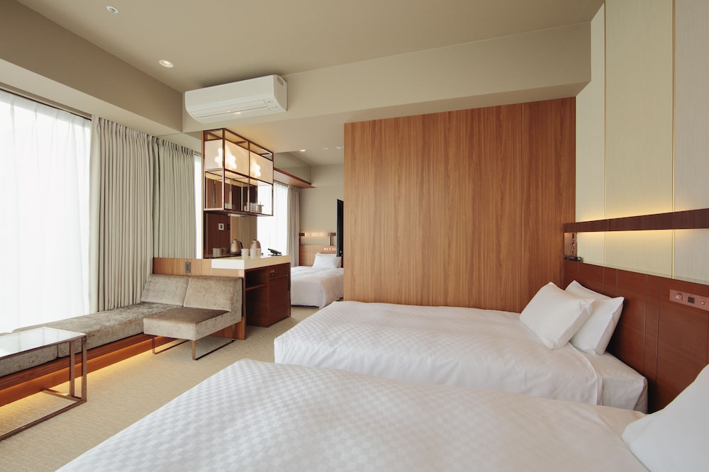 Corner Triple Room