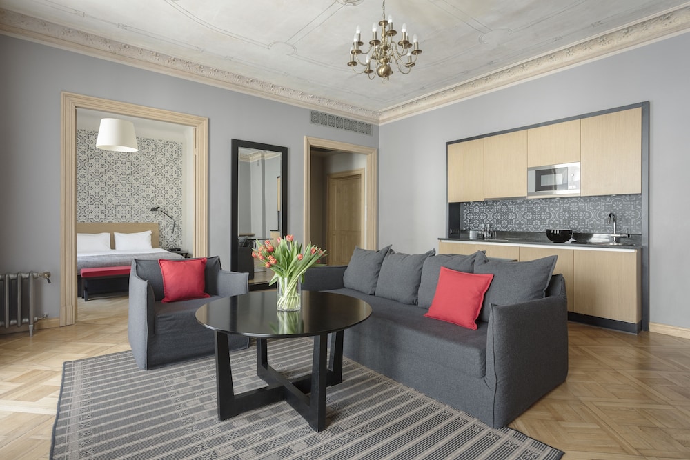 Senior Suite - Photo 5