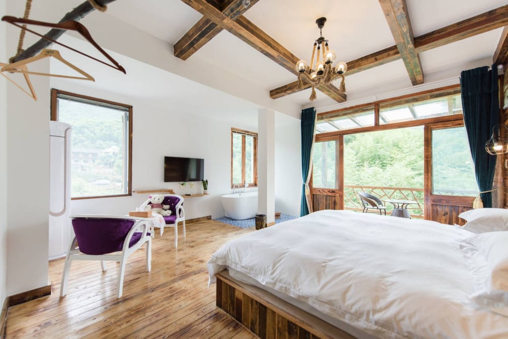 Deluxe Double Room with Bathtub photo 1