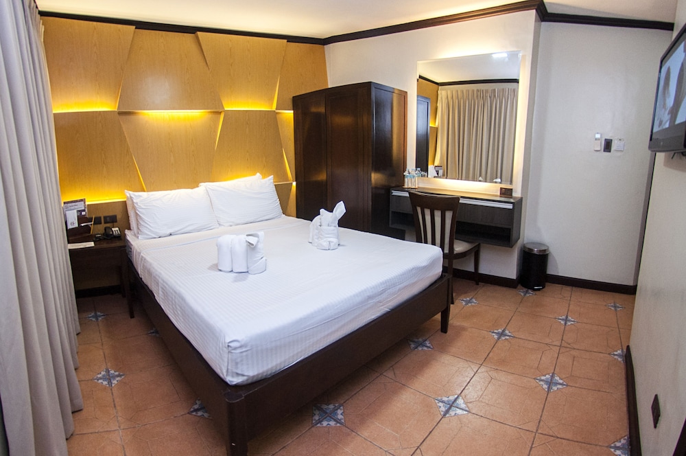 Plaza Suite photo 2