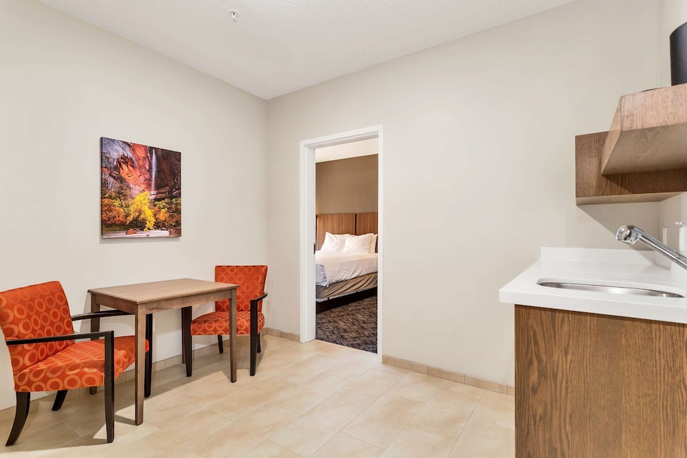 Family Suite, Multiple Beds, Non Smoking, Balcony (with Sofabed) photo 2