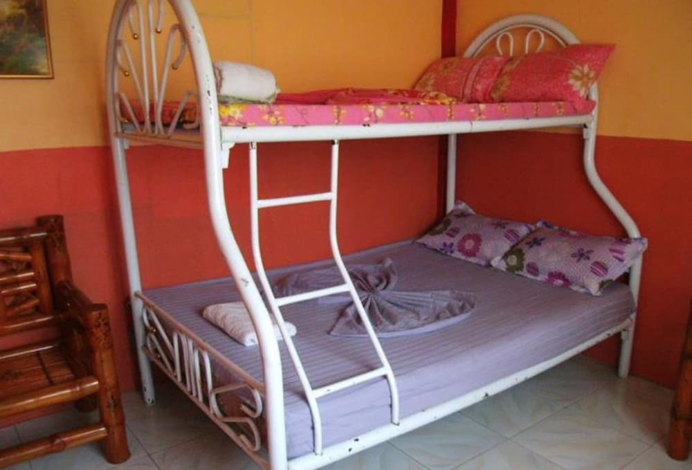 Large Family Room With Aircon photo 1