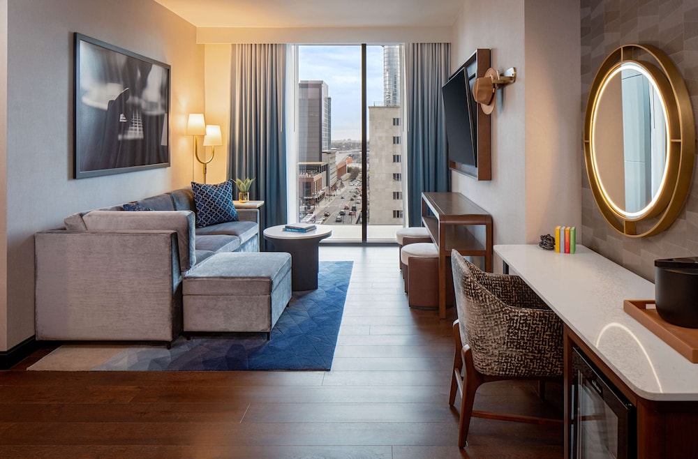 Suite, 1 Bedroom - Photo 1