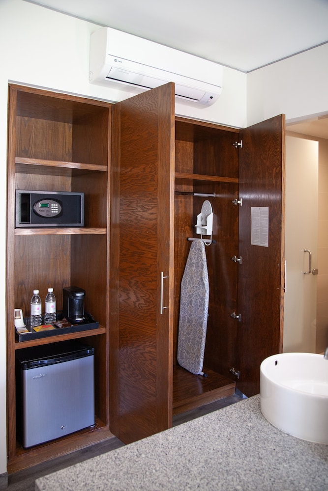 Executive Room - Photo 3