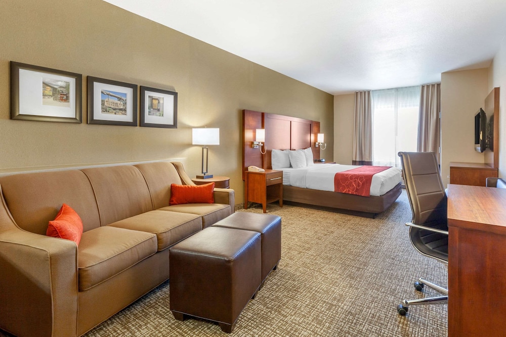 Suite, Multiple Beds, Non Smoking (Upgrade) - Photo 3