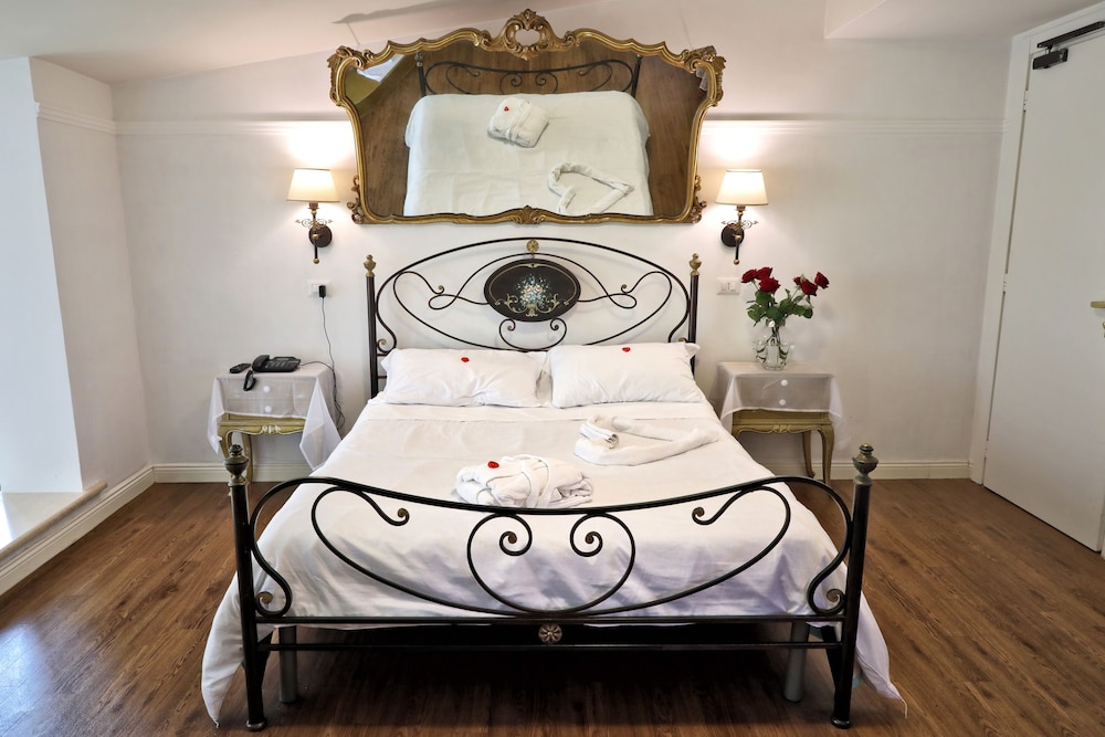 Deluxe Suite photo 2
