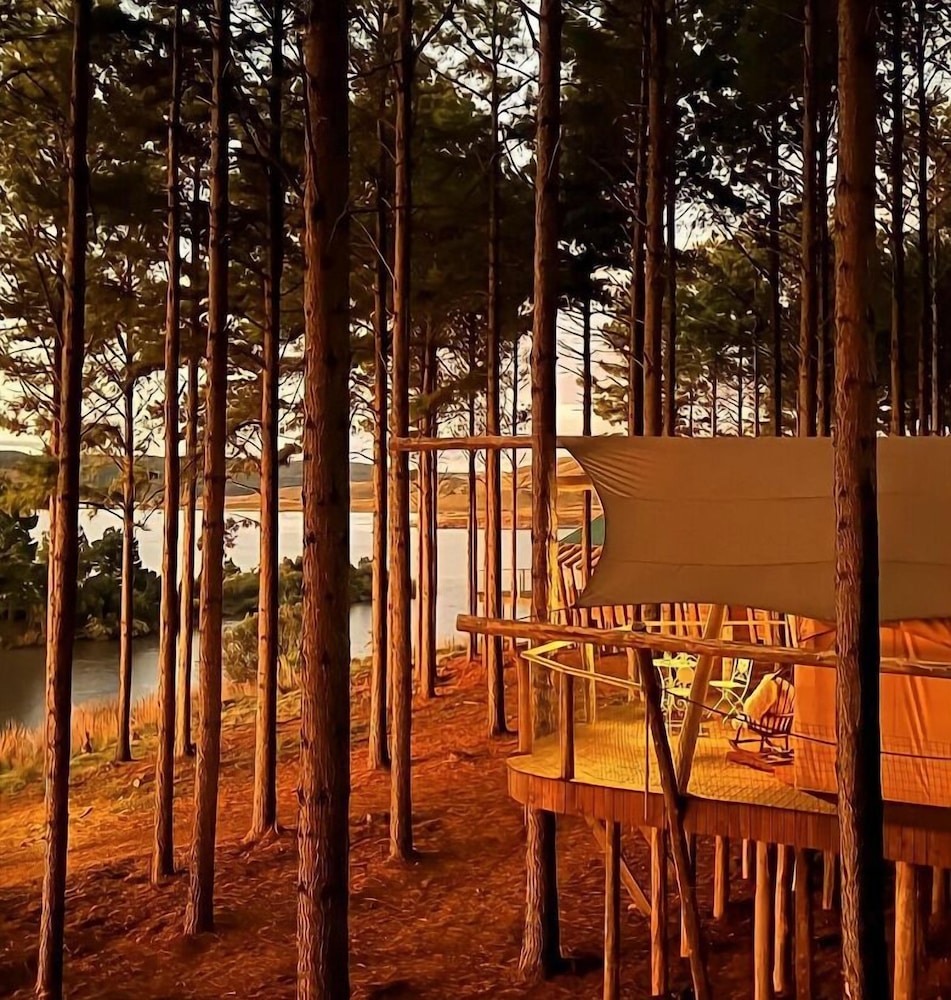 Romantic Cabin, 1 Queen Bed, Lake View - Photo 9