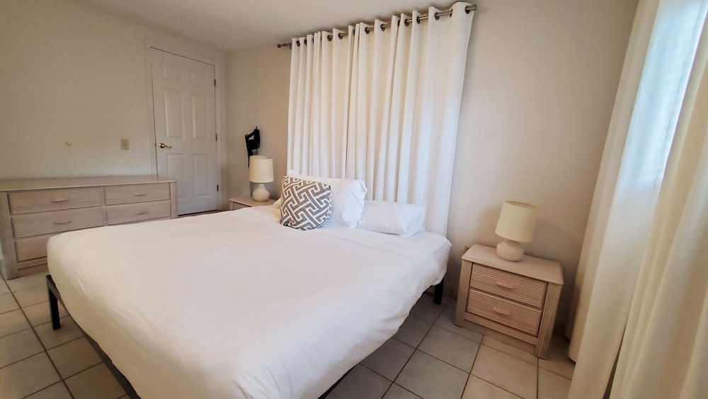 Beachside 1 bedroom bungalow