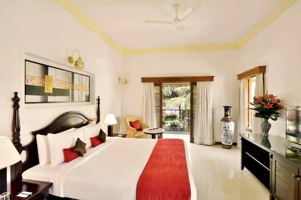 Superior Room with Balcony ( Partial Garden View )