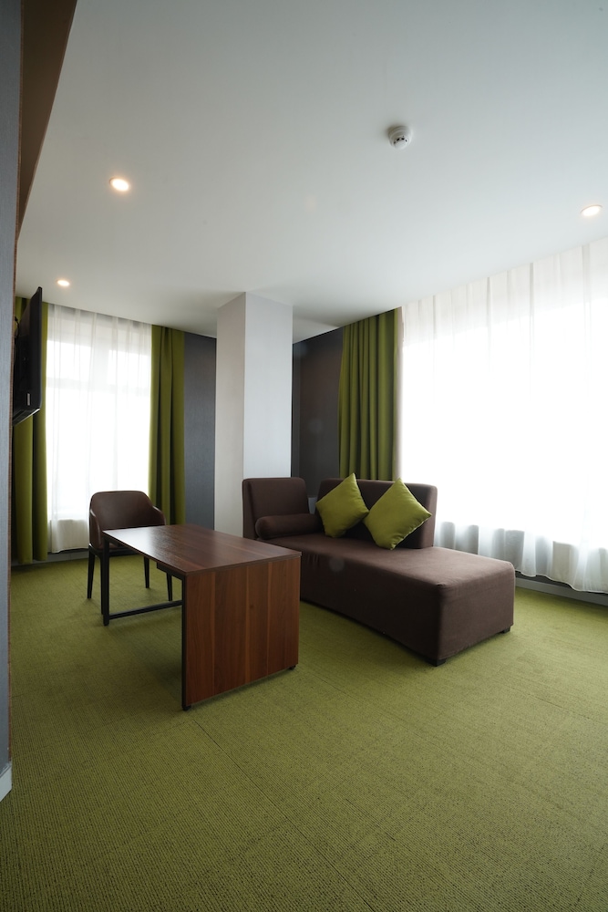 Family Suite, 1 Bedroom, Non Smoking, City View photo 2