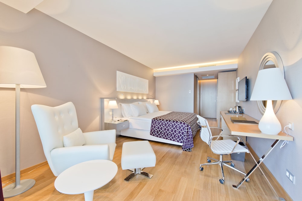 Connection Room with Sea View