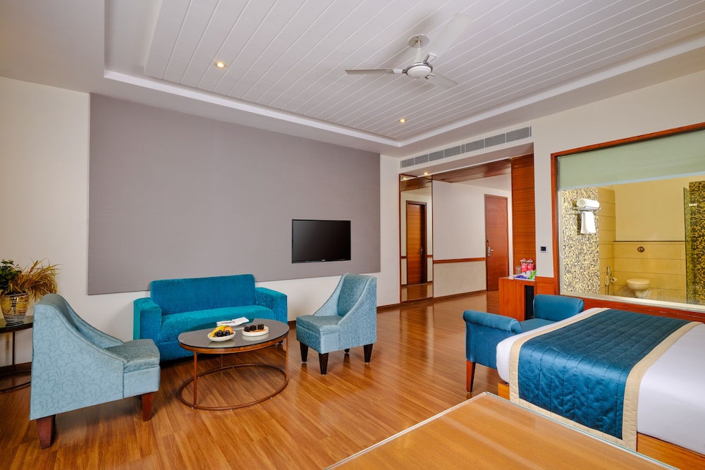 Suite, 1 King Bed with Sofa bed, Non Smoking (with Sofabed)