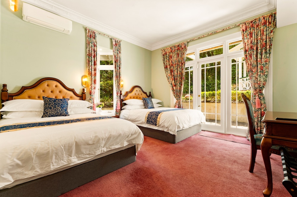 Standard Single Room thumbnail 5