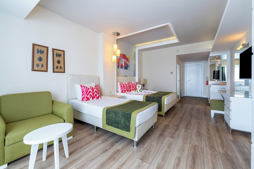 Triple Sea View Room 3+1