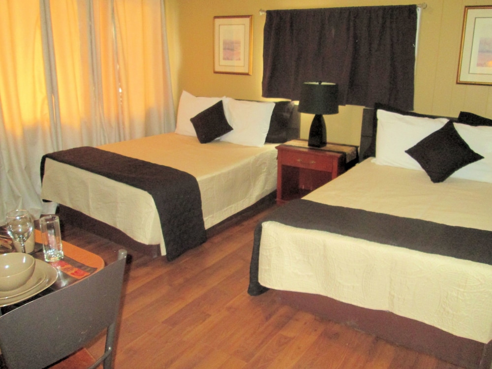 Comfort Single Room, 2 Double Beds, Kitchenette
