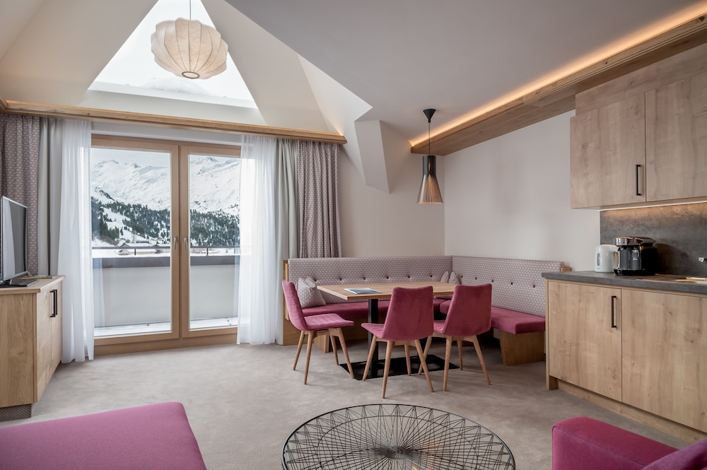 Superior Apartment, 2 Bedrooms, 2 Bathrooms, Mountainside photo 1