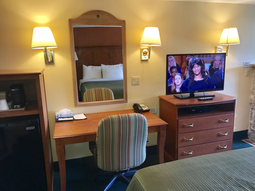 Suite, 1 King Bed with Sofa bed, Fireplace (with hot-tub) photo 1