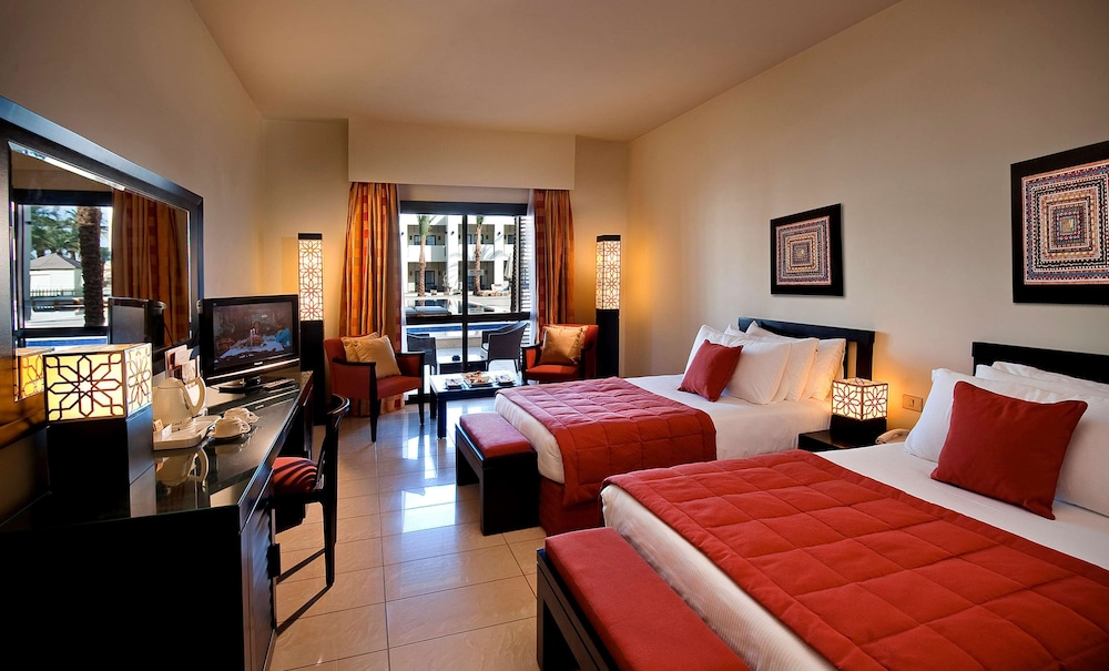 Superior Room, Poolside