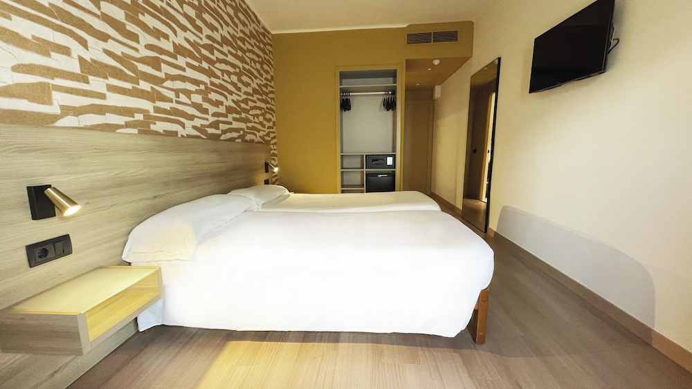 Twin Room, Balcony, Partial Sea View