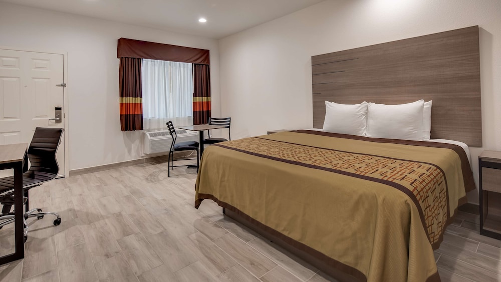 Room, 1 King Bed, Non Smoking, Kitchenette