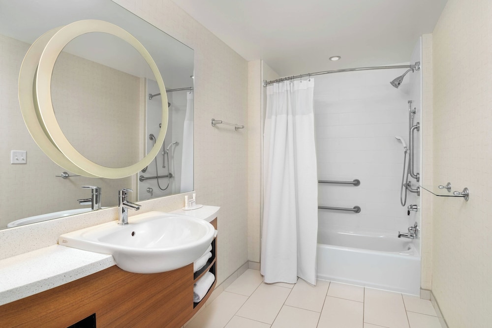 Studio, 1 King Bed with Sofa bed (Mobility Accessible, Tub) - Photo 5