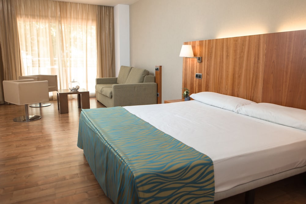 Junior Suite (3 adults + 1 child)