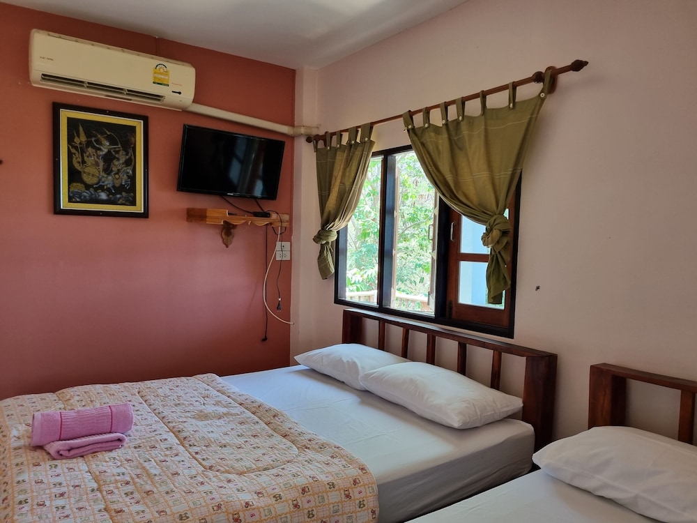Family Quadruple Room - Photo 3