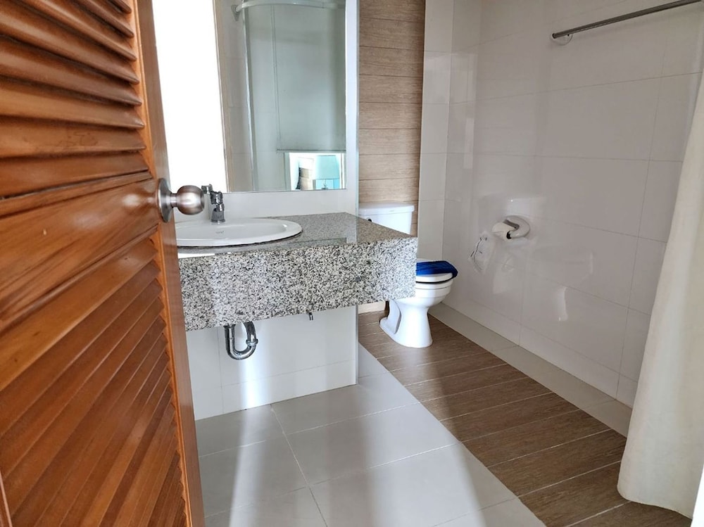 Deluxe Room - Photo 3