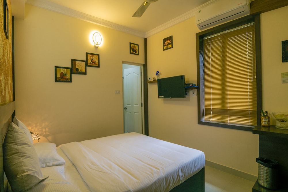 Deluxe Double Room, 1 Queen Bed, Private Bathroom photo 3
